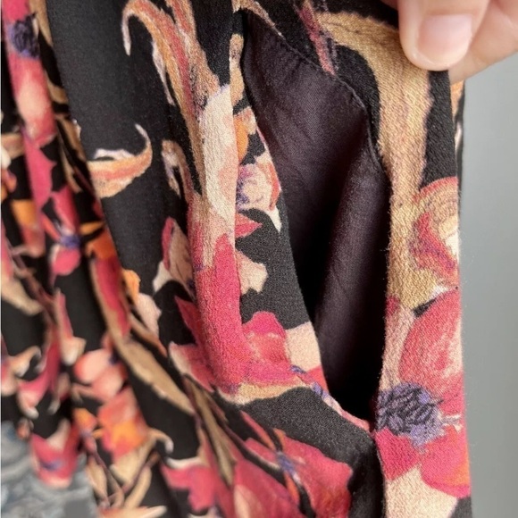 Free People Sz 2 Mini Dress Tegan Floral Swing Bell Sleeve Black Combo EUC - Picture 9 of 16